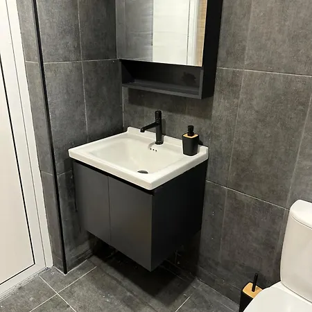 - весела улица